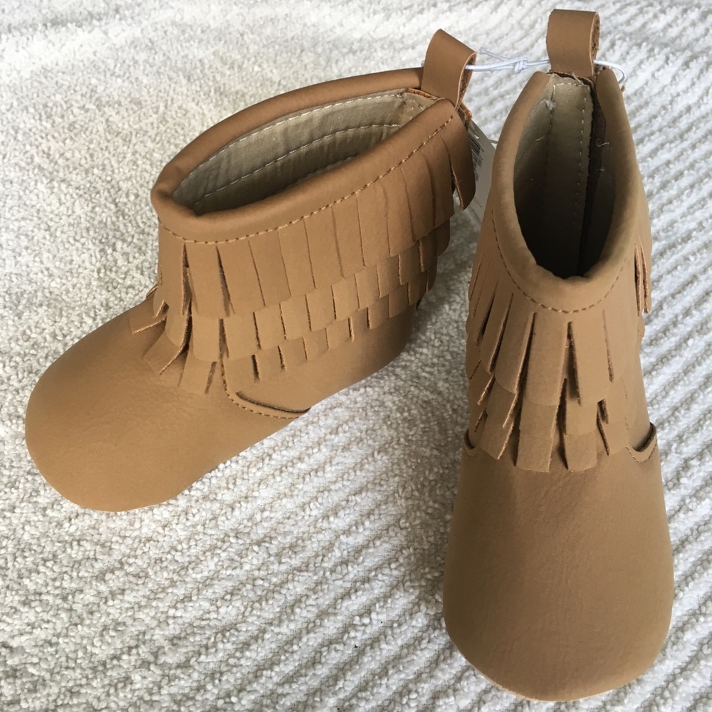 Old Navy tan baby boots/moccasins